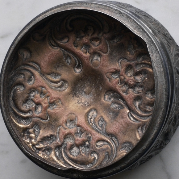 Victorian Silver-Plated Repousse Jewelry Cask/Box - Picture 4 of 10